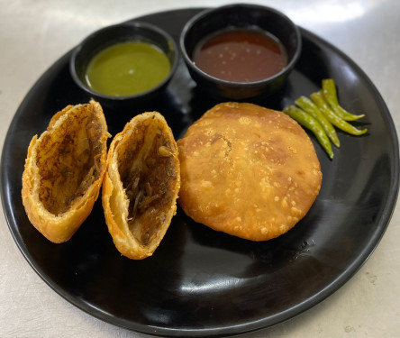 Jodhpuri Pyaaz Kachori [1 Pc]