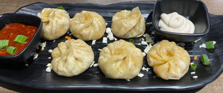 Steam Schezwan Veg Momos (6 Pcs)