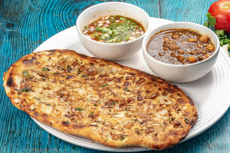 Onion Kulcha With Matar