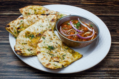 Amritsari Paneer Kulcha With Chana