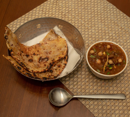 Aloo Kulcha With Channa 1 Pc