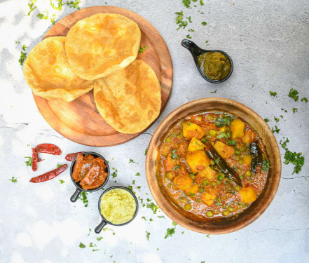 Assorted Puri Thali With Sabji