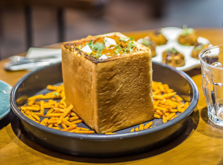 Bunny Chow Paneer