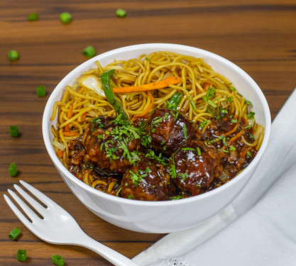 Noodles With Manchurian Balls In Gravy
