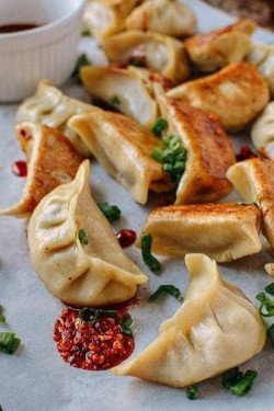 Non Veg Sampler Pan Fried Dumplings Dumplings [8 Pieces]