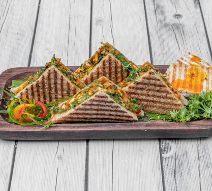 Paneer Grilled Sandwich (450 G) (247.9 Kcal)