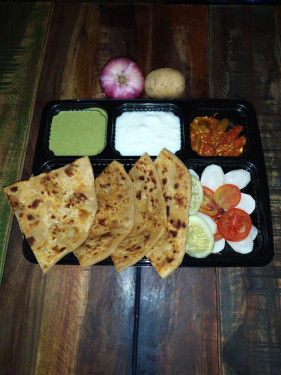 Aloo Paratha (Salade De Chutney Vert Paratha Dahi Achar)