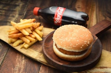 Aloo Tikki Burger Frites Coca