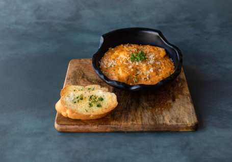 Spinach And Cottage Cheese Ravioli In Pink Sauce