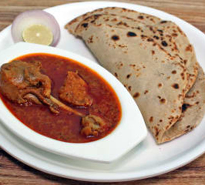 Chicken Ke Sath Roti Thali