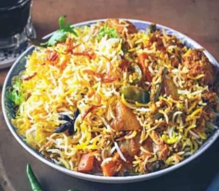 Veg Lucknowi Biryani Raita