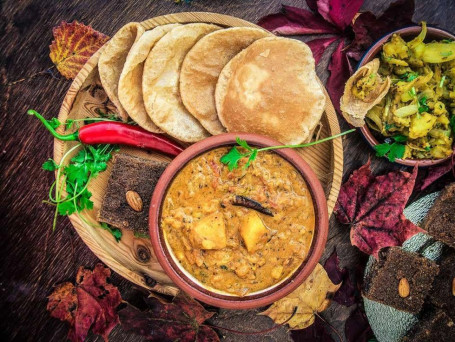 Aloo Bhaji And Poori Combo