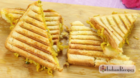 Cheesy Maggi Masala Grilled Sandwich