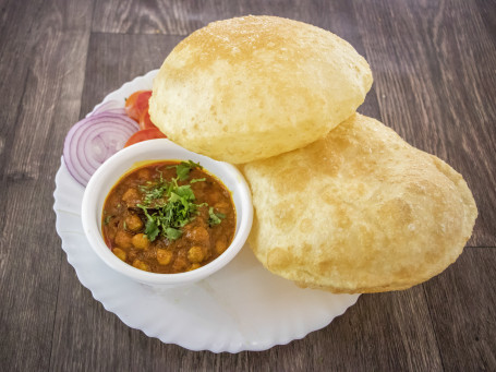 Chole Bhatoore (1 Plate)