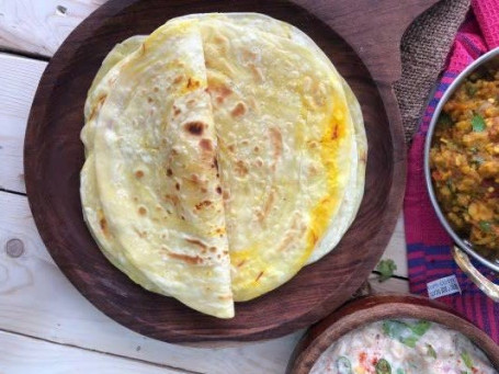 Tawa Paratha With Omelette