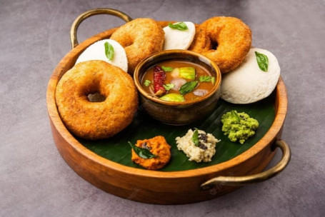 Jain 2Pc Idli , 2Pc Vada .Served With Sambar And Nariyal Chutney.