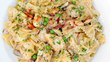 Farfalle Au Poulet Et À L'ail Rôti