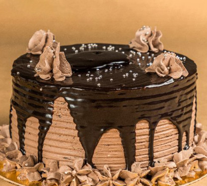 Rich Chocolate Cake (Eggless)