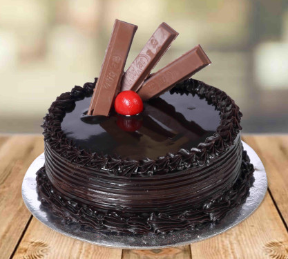 Eggless Chocolate Kitkat Cake