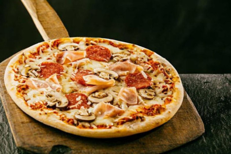 Pizza Makhani Et Poulet Fumé Pizza