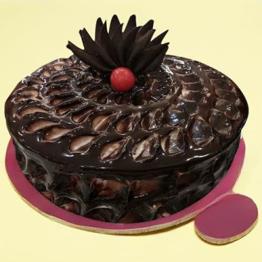 Eggless Chocolate Glacier Cake