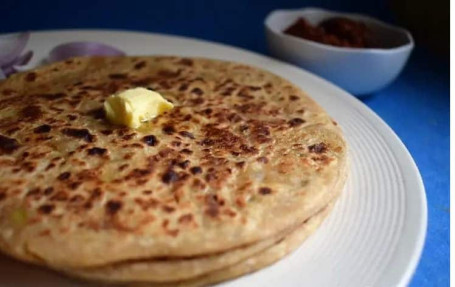 Aloo And Pyaz Mix Paratha (In Butter)