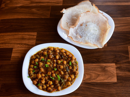 Appam 3 Nos) Chana Masala