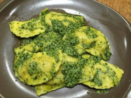 Ravioli De Burrata Al Pesto