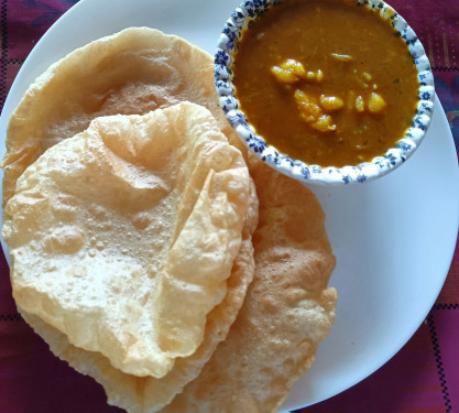 Poori Veg Curry