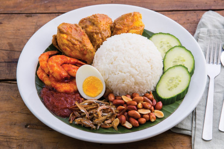 Pappa Special Nasi Lemak Dishes With Curry Chicken And Sambal Prawns