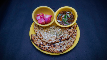 Paneer Paratha With Raita (2 Pcs)