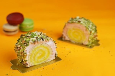 Lemon Strawberry Roll