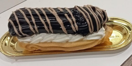 Chocolate Vanila Eclair Cake