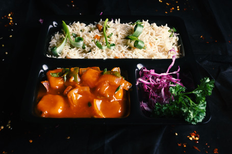 Veg Fried Rice With Paneer Chilli Gravy