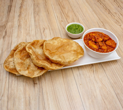 Poori(4 Pcs. With Aloo Gravy Sabji