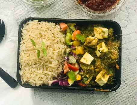 Brown Rice With Palak Paneer Gravy