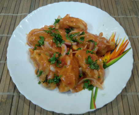 Gravy Chicken Momos(10 Pcs)