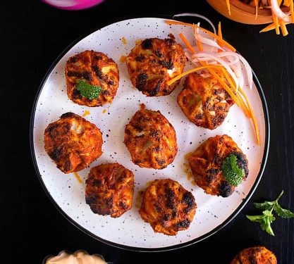 Veg Achari Tandoori Momos