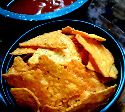 Nachos With Dip (Medium)