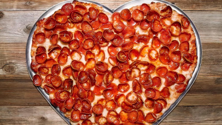 Pizza Au Pepperoni En Forme De Coeur