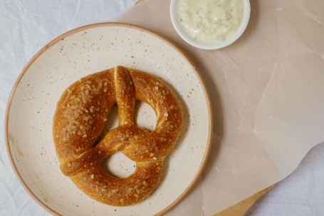 Pretzel (Savoury) With Cheese Dip