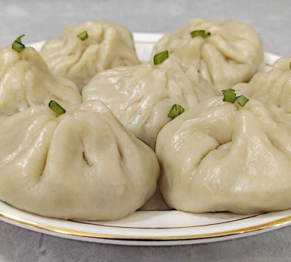 Veg Cheese Steamed Momos (8 Pcs)