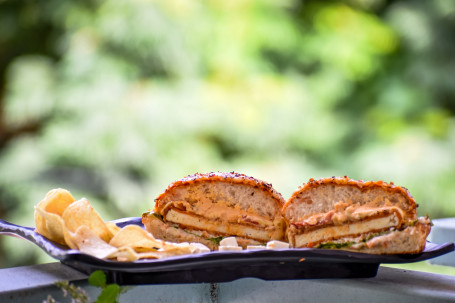 Crunchy Paneer Melting Bun