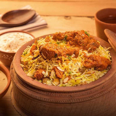 Special Hydrabadi Chicken Matka Biryani With Gravy