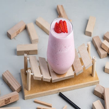 Skinny Creamy Strawberry Milkshake