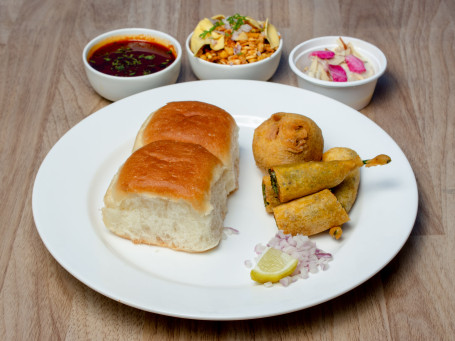 Special Missal Pav Thali