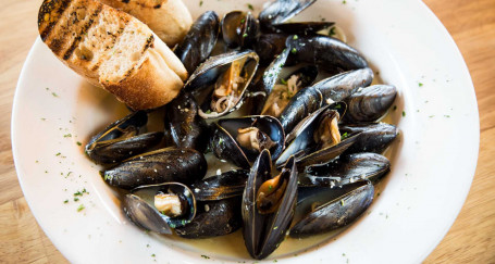Pei Mussels In White Wine Garlic