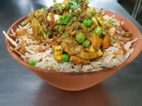 Veg Hyderabadi Matka Dum Biryani 1/2Kg