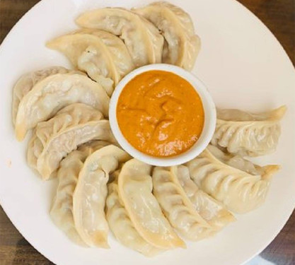 Cheese Corn Steamed Momos [8 Pieces]