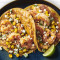 Assiette À Deux Tacos Mexicaine Aux Crevettes Et Au Maïs